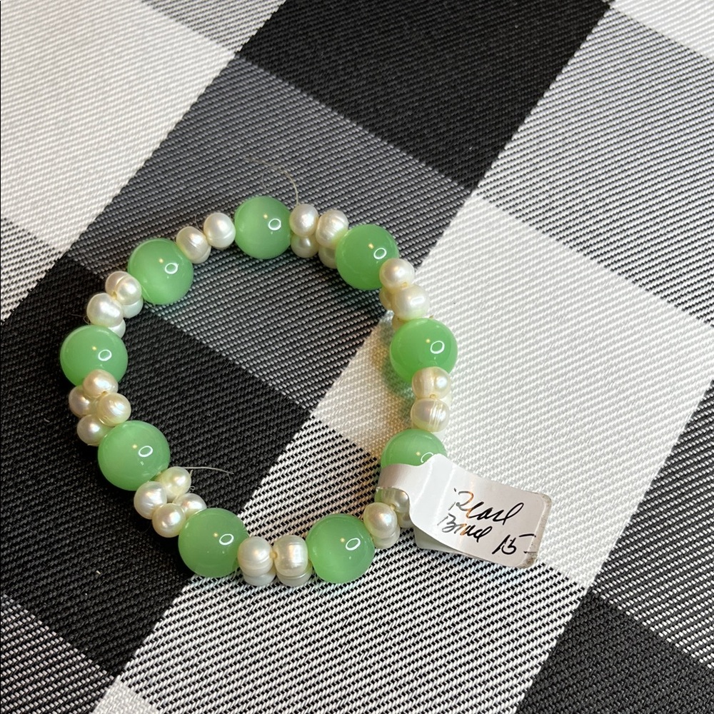 Elegant Green and Pearl Beaded Bracelet